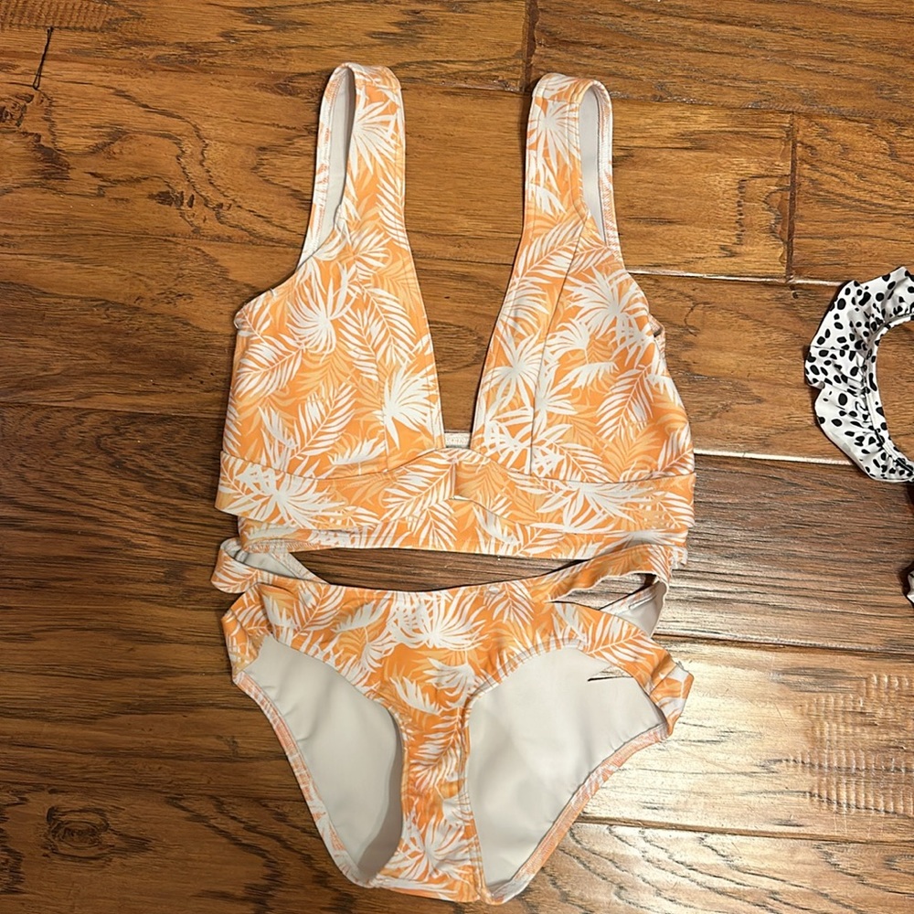 Swim suits - Picture 2 of 4